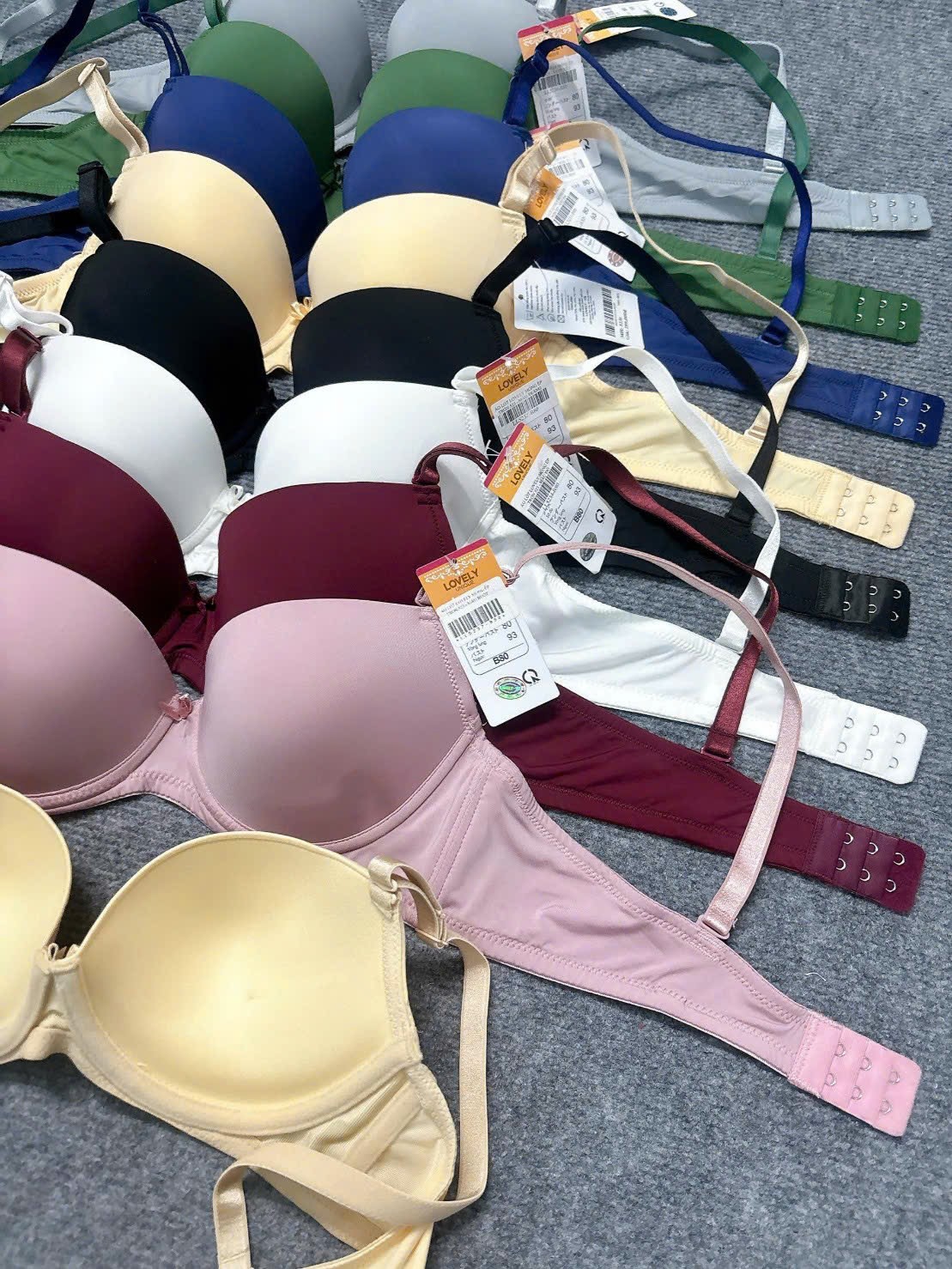 Áo mút mỏng cài 2 hàng Lovely Việt Nam mã 523
